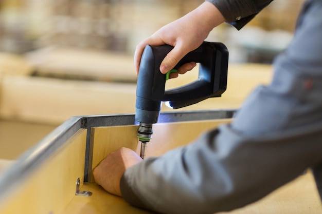 Jaka wybrać wkrętarkę do domowego warsztatu?