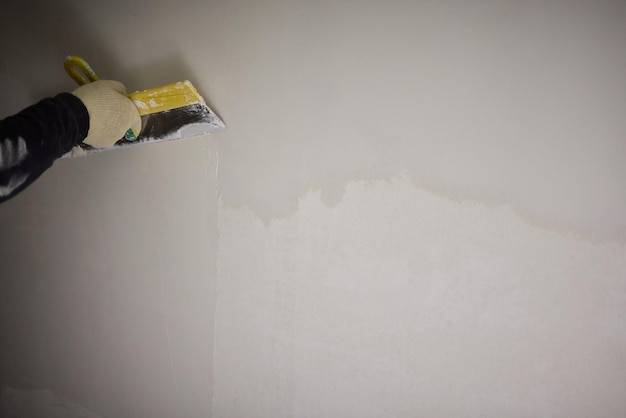 Jak wyrownac sciany gladzia w domowych warunkach?